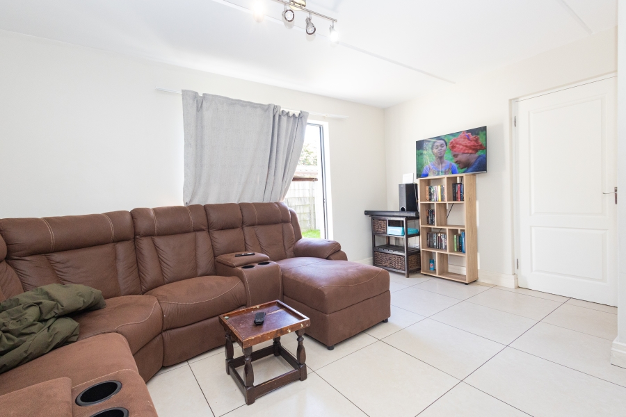 To Let 3 Bedroom Property for Rent in Windsor Park Estate Western Cape
